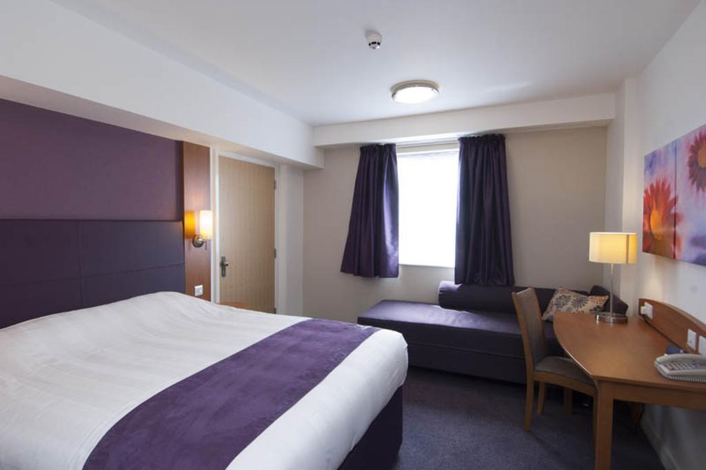 Holiday Inn Luton South - M1, Junction 9, An Ihg Hotel Exterior photo