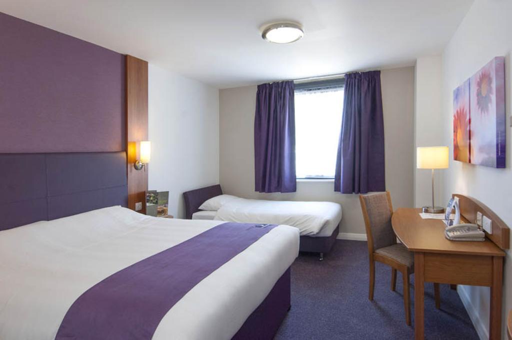 Holiday Inn Luton South - M1, Junction 9, An Ihg Hotel Exterior photo