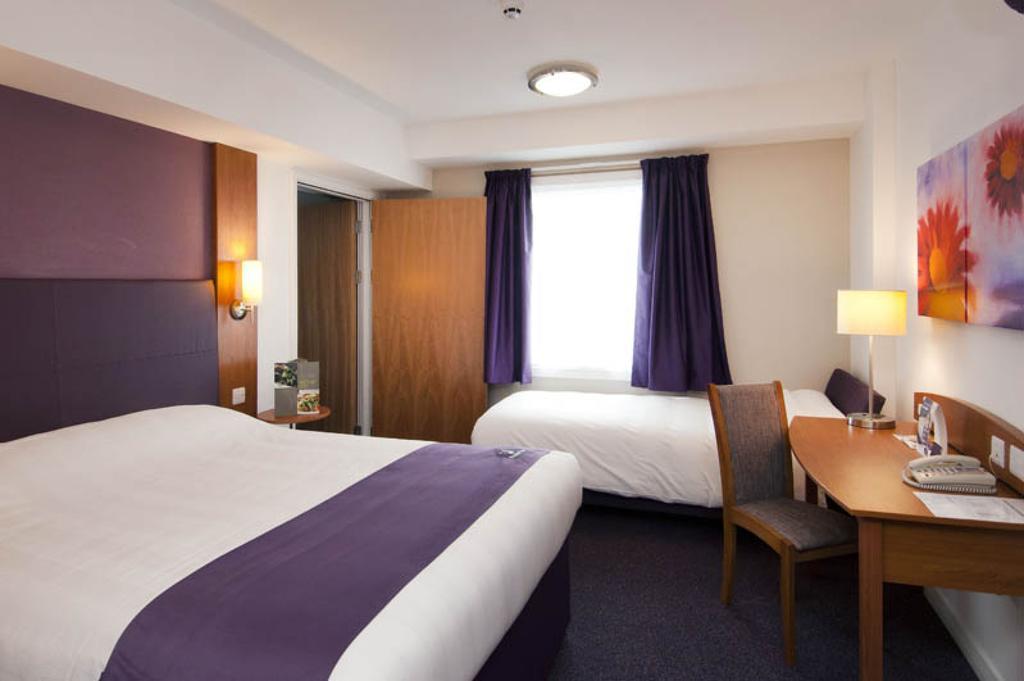 Holiday Inn Luton South - M1, Junction 9, An Ihg Hotel Exterior photo